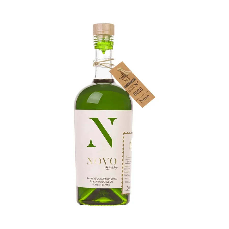 Bottle of Nobleza del Sur Novo extra virgin olive oil